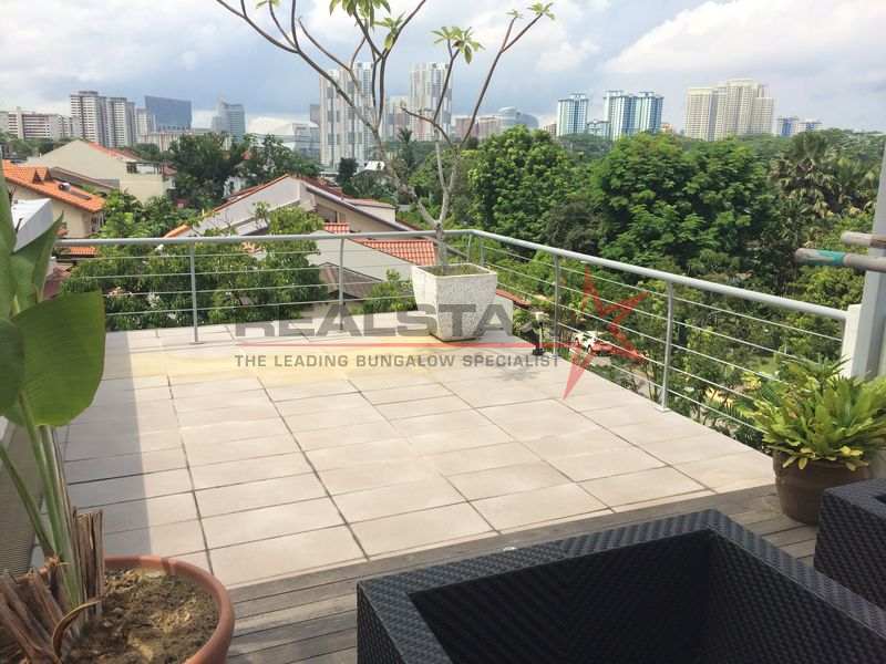 Well renovated Semi-D with spacious living @ 1KM HENRY PARK PRI